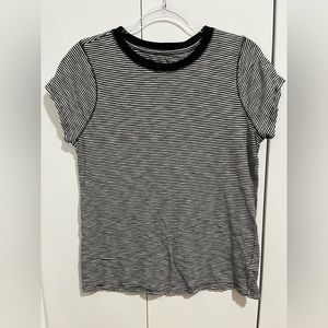 Universal Thread Women’s Striped Navy and White T Shirt Size Large